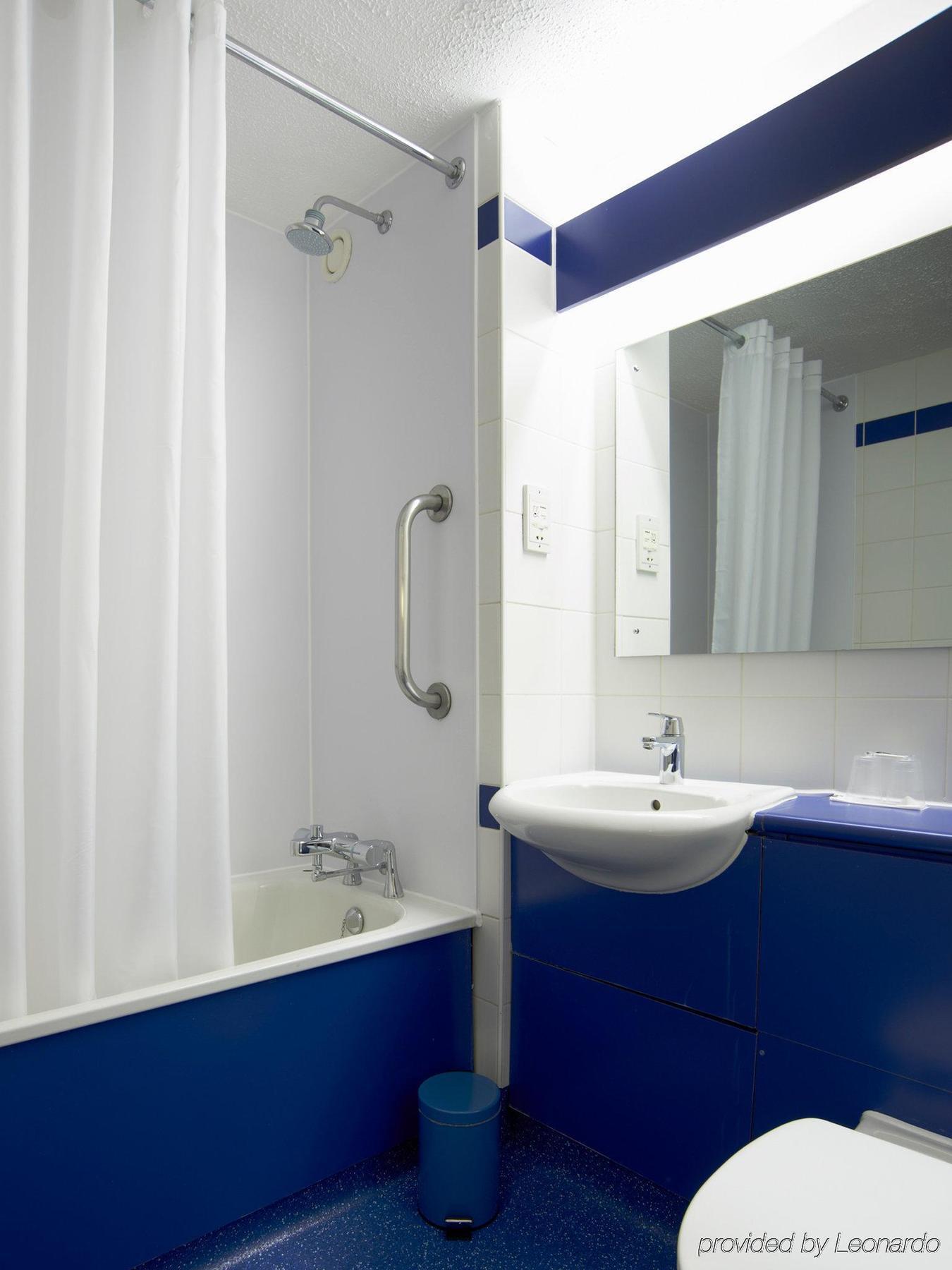 Travelodge Sheffield Central Екстериор снимка